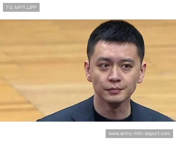 杨鸣回应质疑 球员们斗志激昂，杨鸣还打球吗