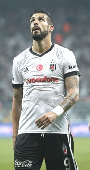 华体会官方-哈兰德15场23球3助领跑英超射手榜,哈兰德能否超越c罗